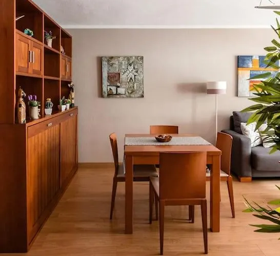 Apartament Martianez Playa: Coastal Location *